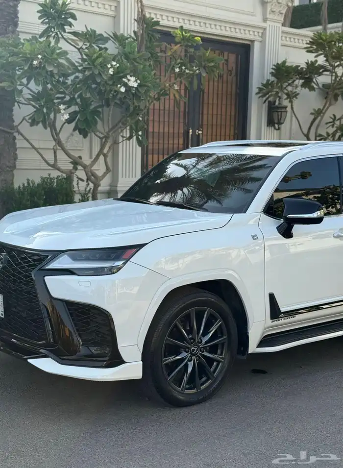 جيب لكزس LX600 F sport 2024 وارد بريمي - شبه الجديد 9