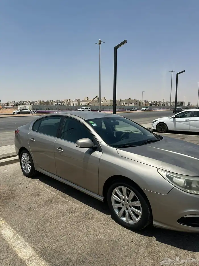 رينو سافران 2015 1
