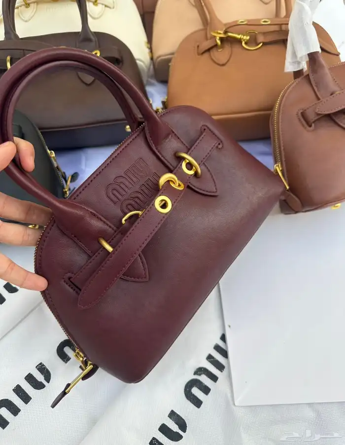 شنط ماستر طبق الاصل بارخص الاسعار 97