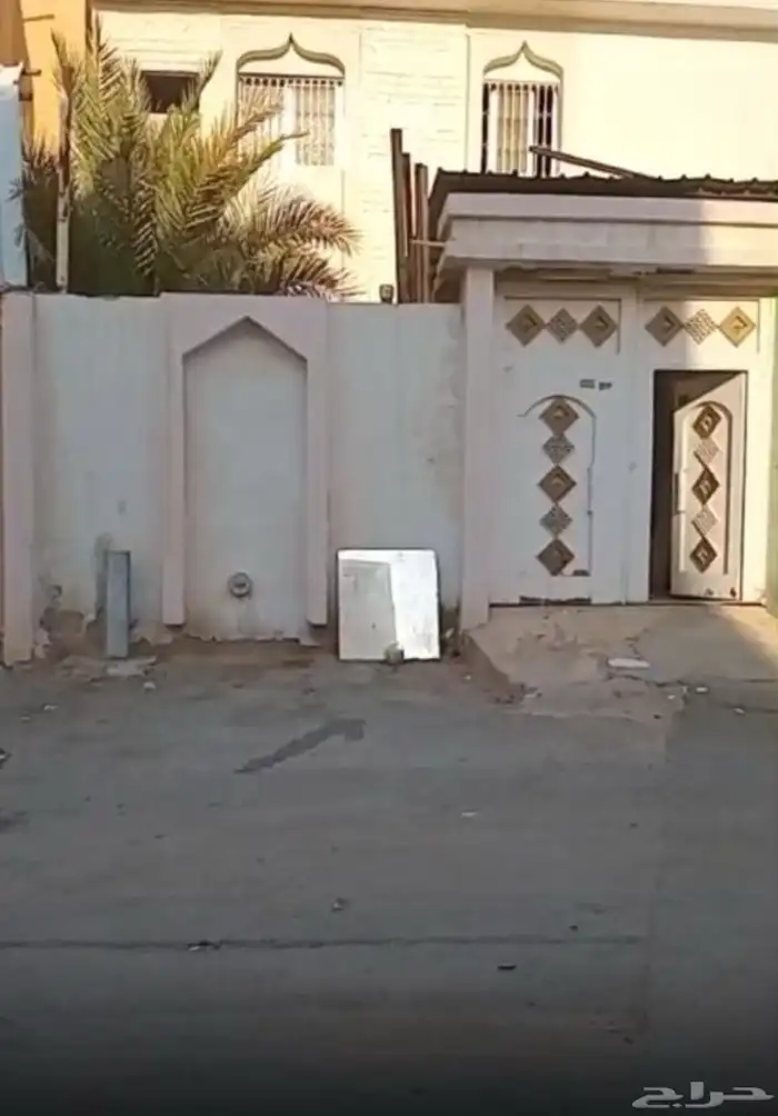 للبيع فيلا قديمه بقيمه ارض بحي طويق 400 متر 0