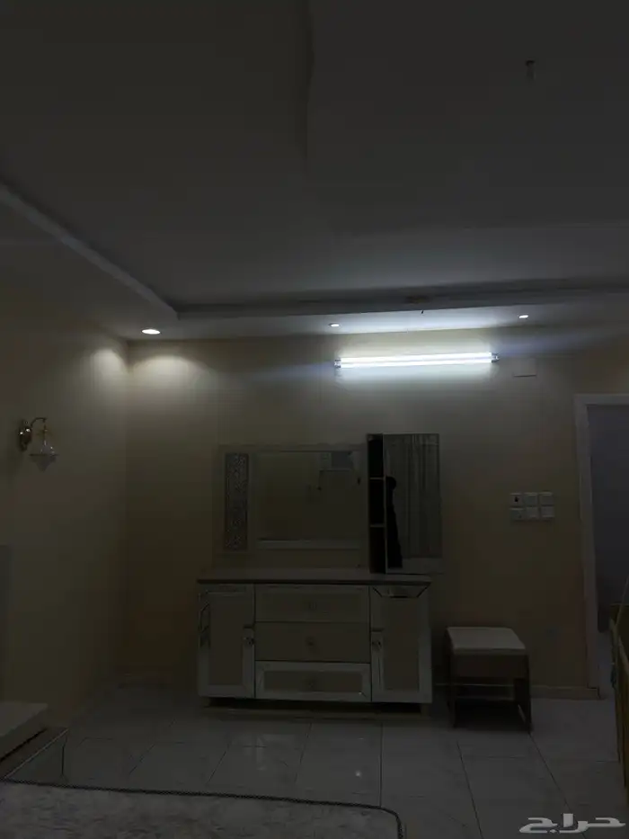غرفة نوم استعمال 5 سنوات نظيف 5