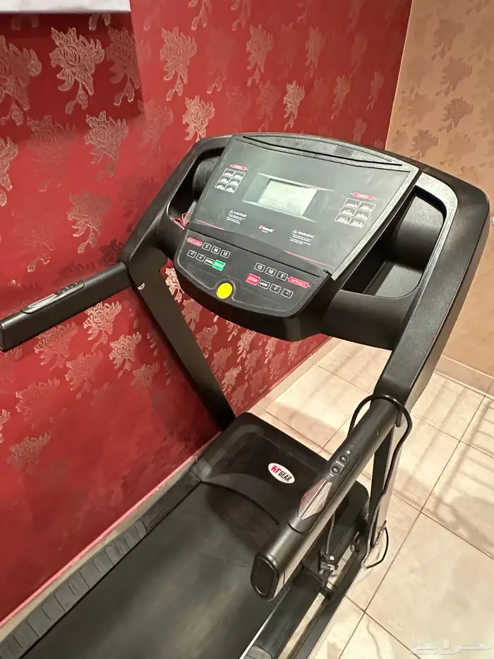 سير جري ودرجة تمارين هوائية   Treadmill and Exercise Bike 1