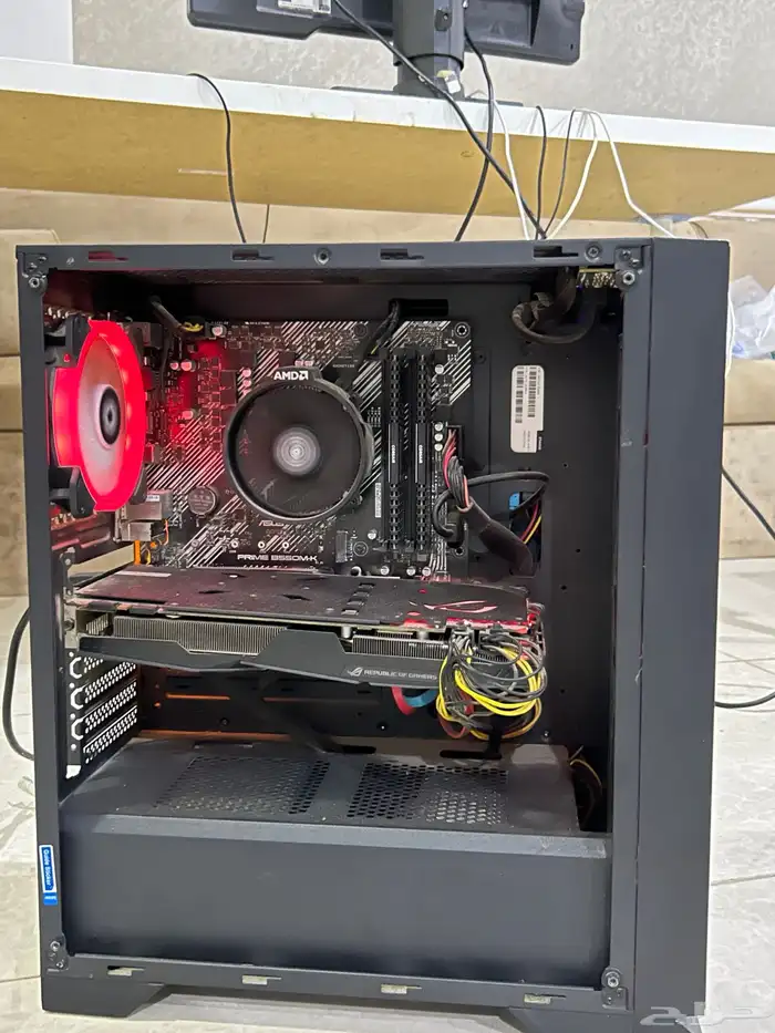 للبيع بيسي مع شاشة 1080 Ryzen 5 1
