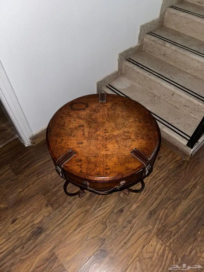 طاولتين جانبيتين  وطاولة اساسيه 3