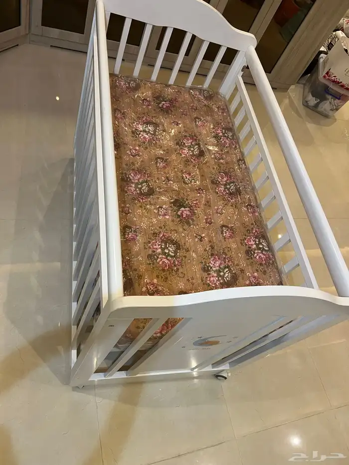 سرير اطفال 1