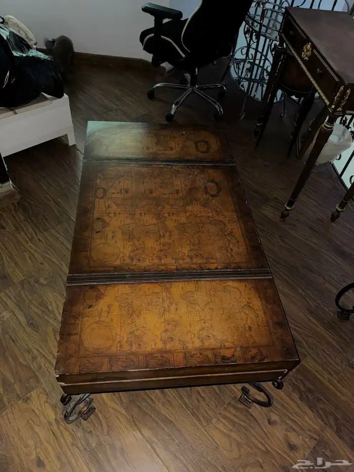 طاولتين جانبيتين  وطاولة اساسيه 6