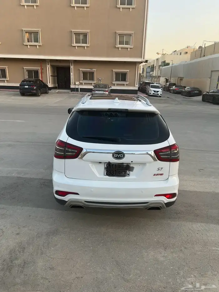فل كامل شبه جديد ممشى 34 الف byd s7 1