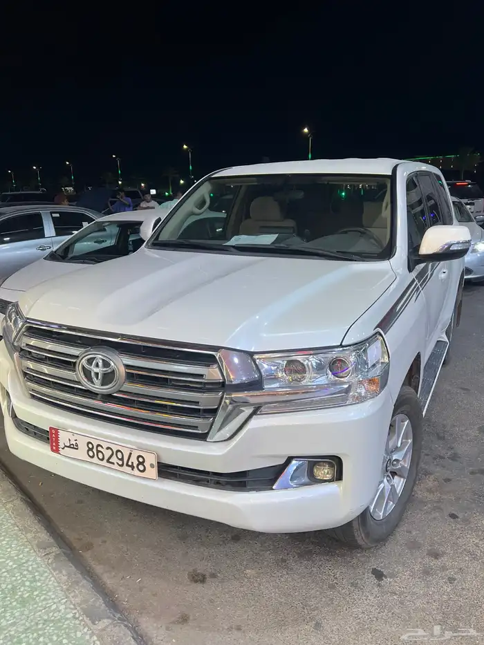 لاندكروزر 8V حالة الوكاله بنزين ماشي 70 الف موتر قطري 0
