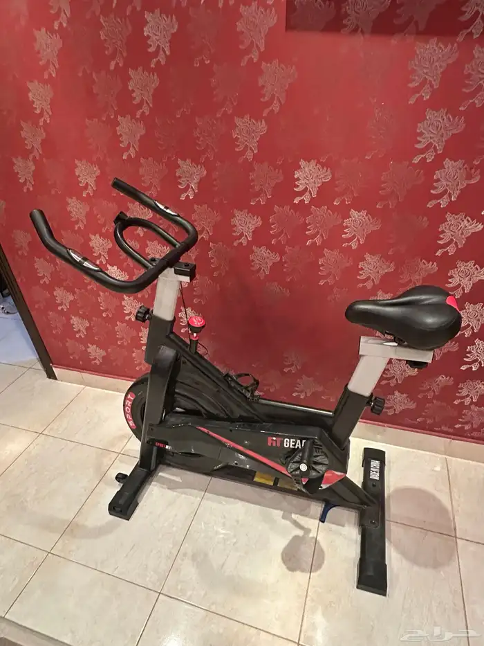 سير جري ودرجة تمارين هوائية   Treadmill and Exercise Bike 2