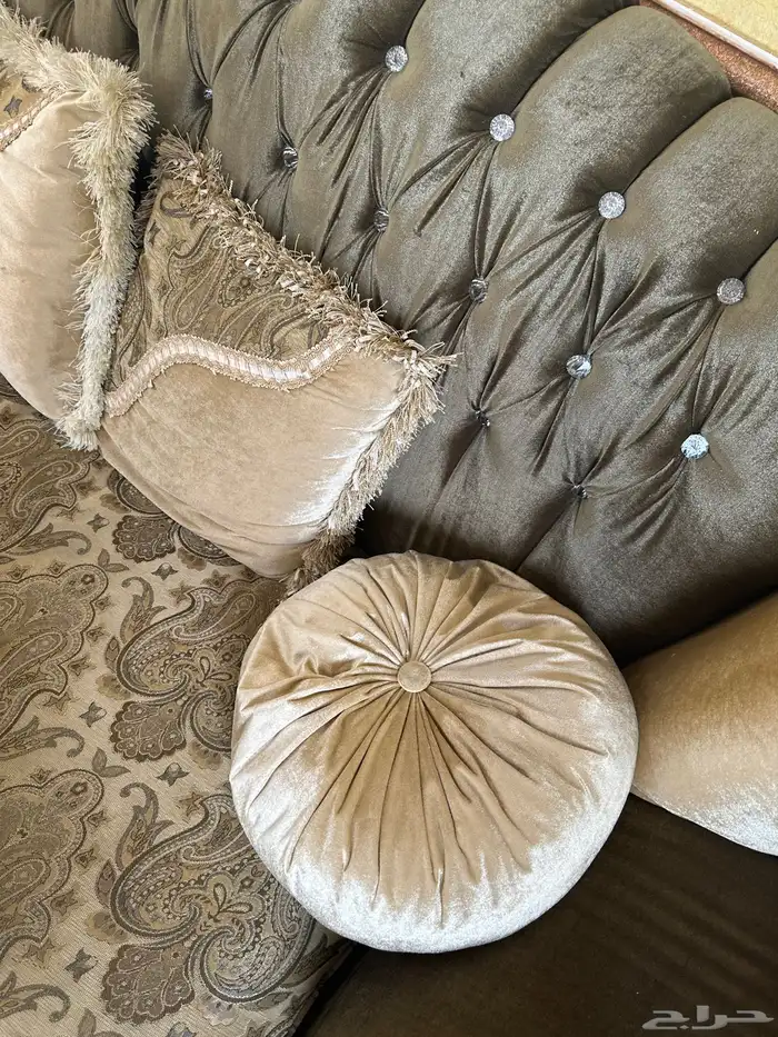 كنب للبيع المستجل شبه جديد مافيه كسور معاه طولات قزاز وستار 4