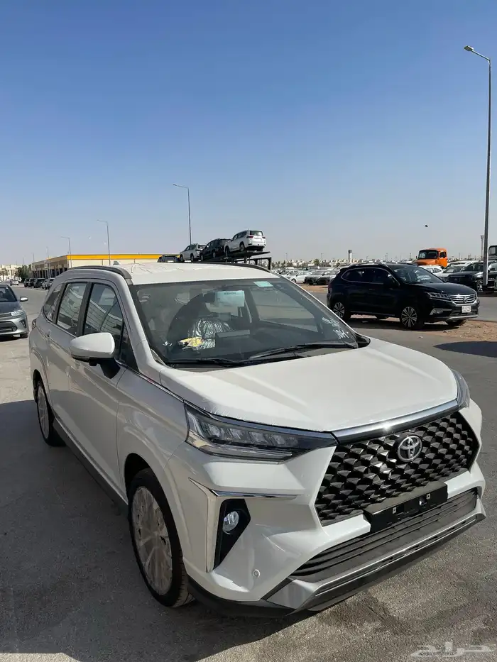 تويوتا فيلوز GLX بنزين 2025 4