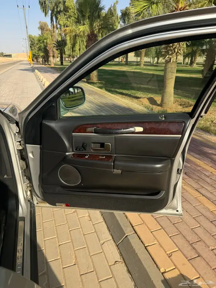 لينكلون تاون كار 2008 نظيف 14