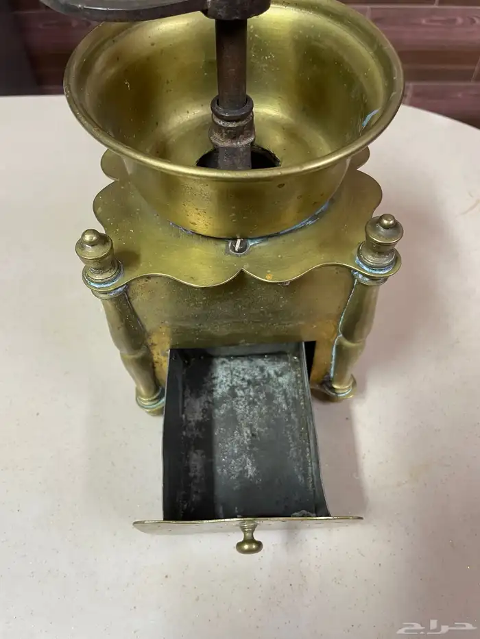 مطحنة يدوية تراثيه قديمه 1