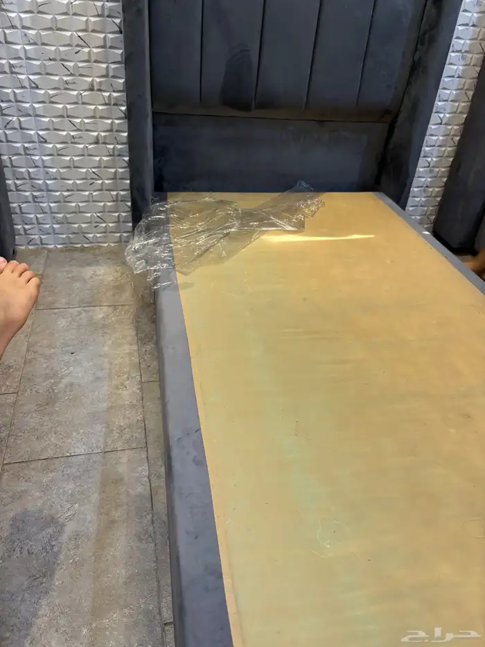 3 أسرة بحالة نظيفة جدا 2