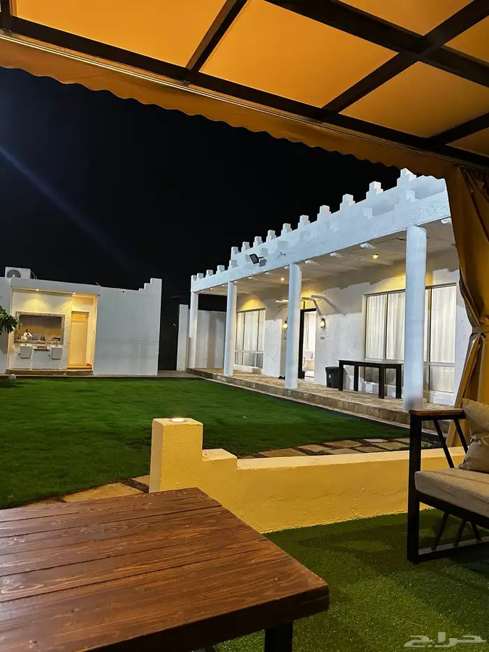 ملعب ومجالس ومزرعه ومسبح للاجار اليومي الدمام 0