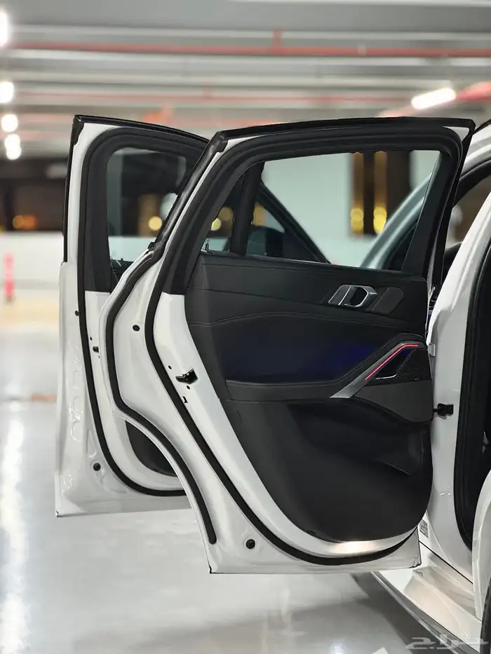 بي ام دبليو X6 M50i موديل 2020 26