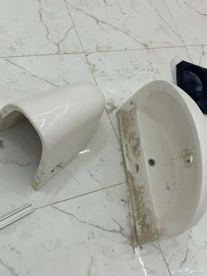 مغاسل وفرنجي وباب خشب كامل بالقاعدة 0