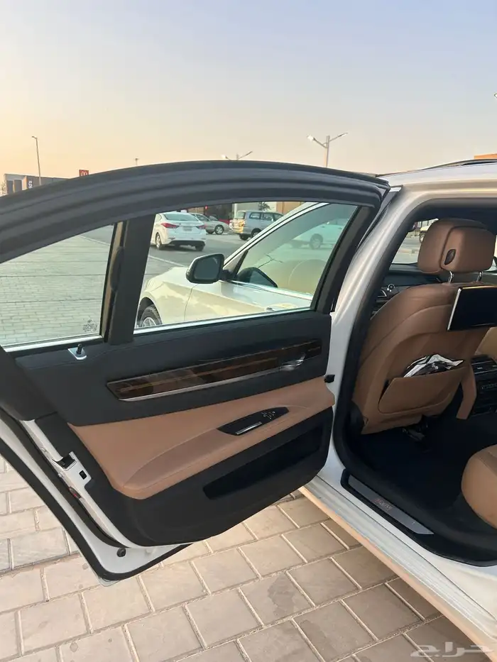 بي ام دبليو 730 28