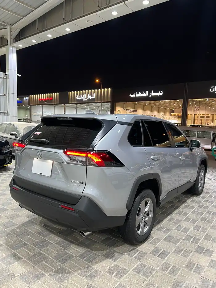 للبيع تويوتا رافور 2024 دبل نظيف 3