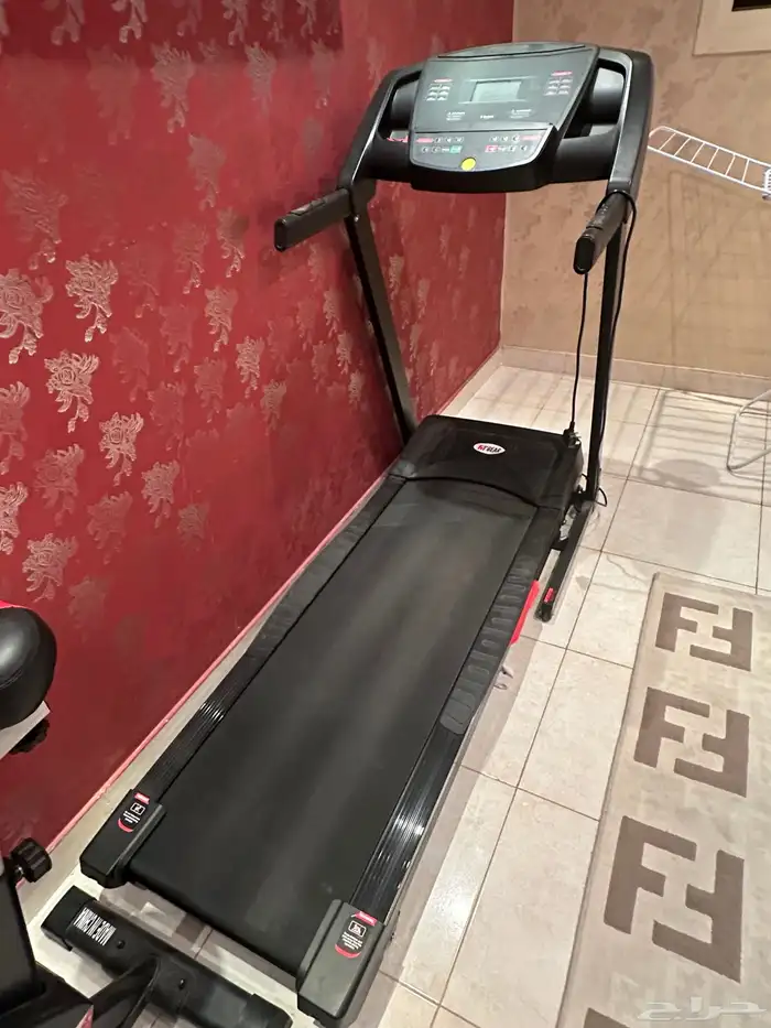 سير جري ودرجة تمارين هوائية   Treadmill and Exercise Bike 0