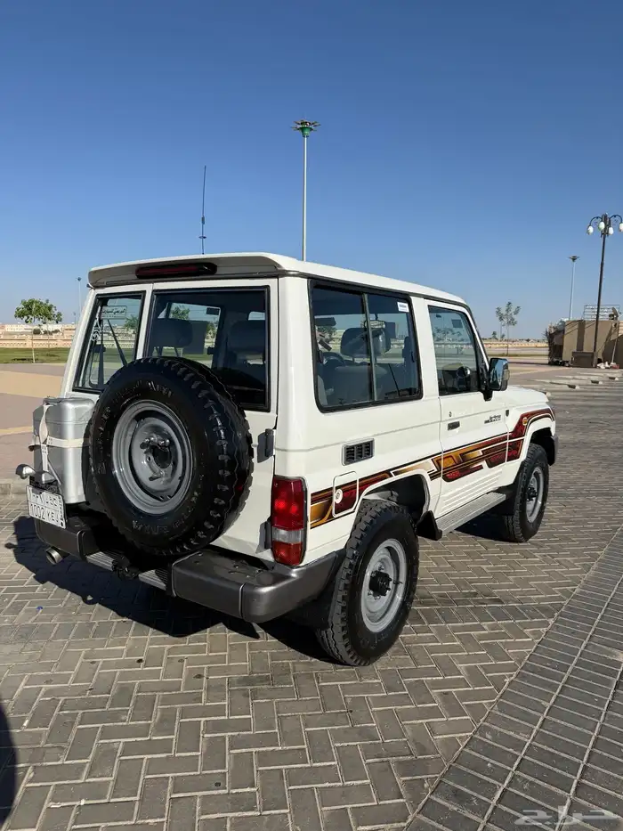 جيب ربع 2015 فل كامل بدون ونش خليجي وارد البريمي شد بلد 7