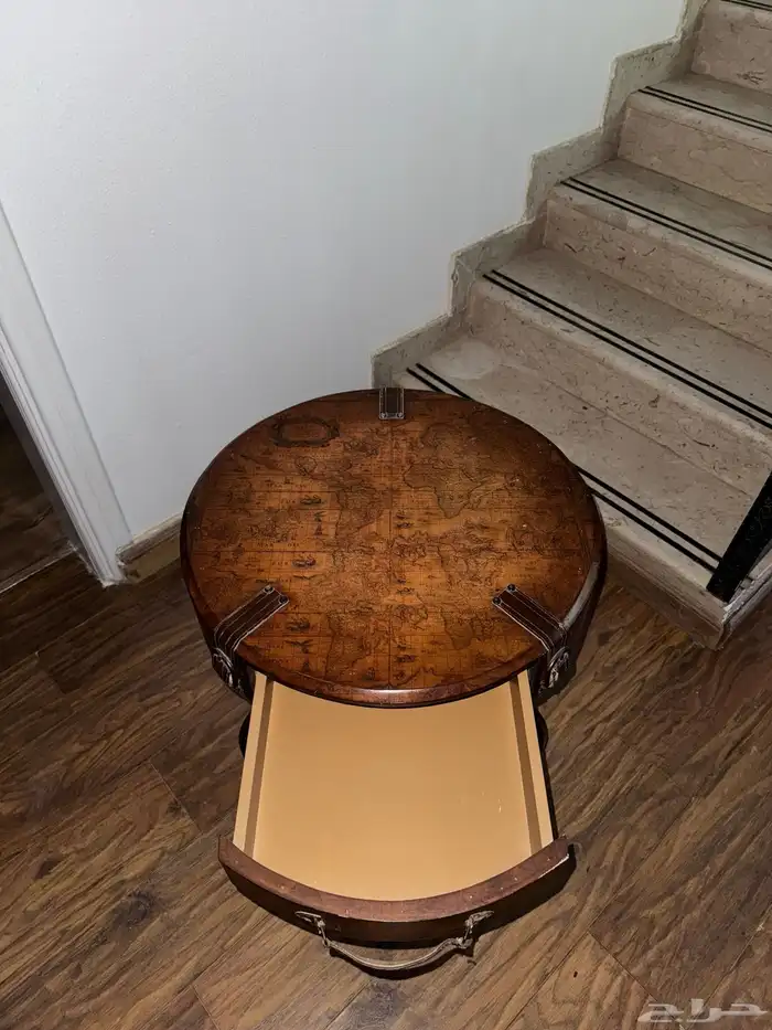 طاولتين جانبيتين  وطاولة اساسيه 2