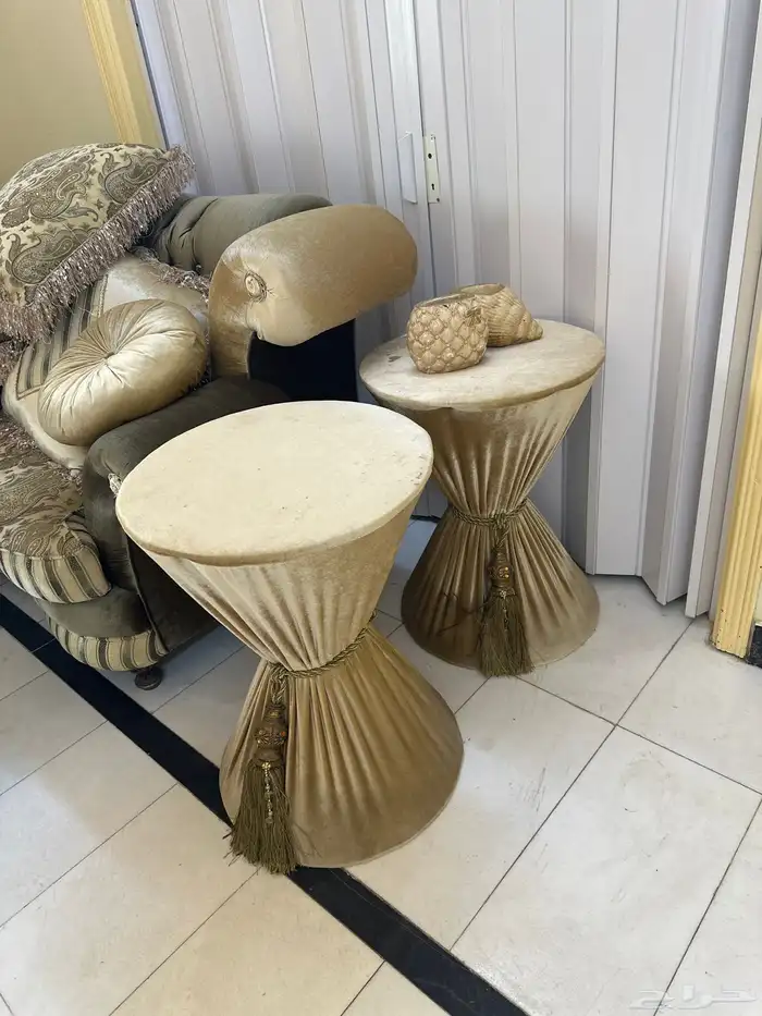 كنب للبيع المستجل شبه جديد مافيه كسور معاه طولات قزاز وستار 7