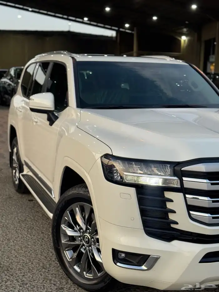 تويوتا لاندكروزر GXR L3 2024 ديزل - شبه الجديد 15
