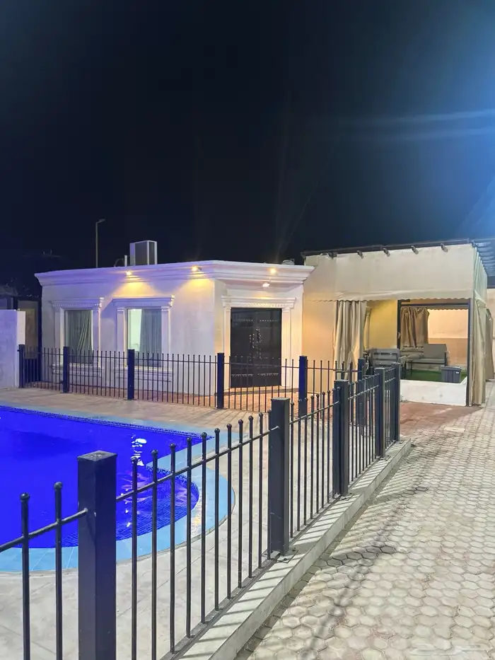 ملعب ومجالس ومزرعه ومسبح للاجار اليومي الدمام 6