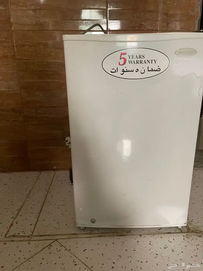 ثلاجه 5 قدم بحاله جيده تبريد شرط 3