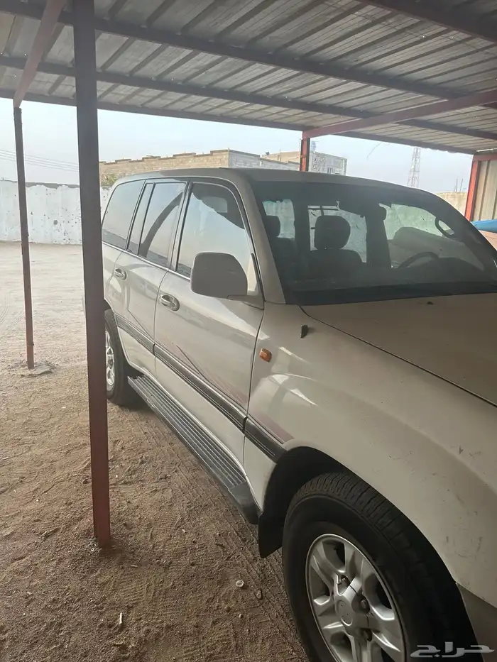 جيب تايوتا الموديل 2000 القير عادي الممشى حوالي 300 منيكه شر 5