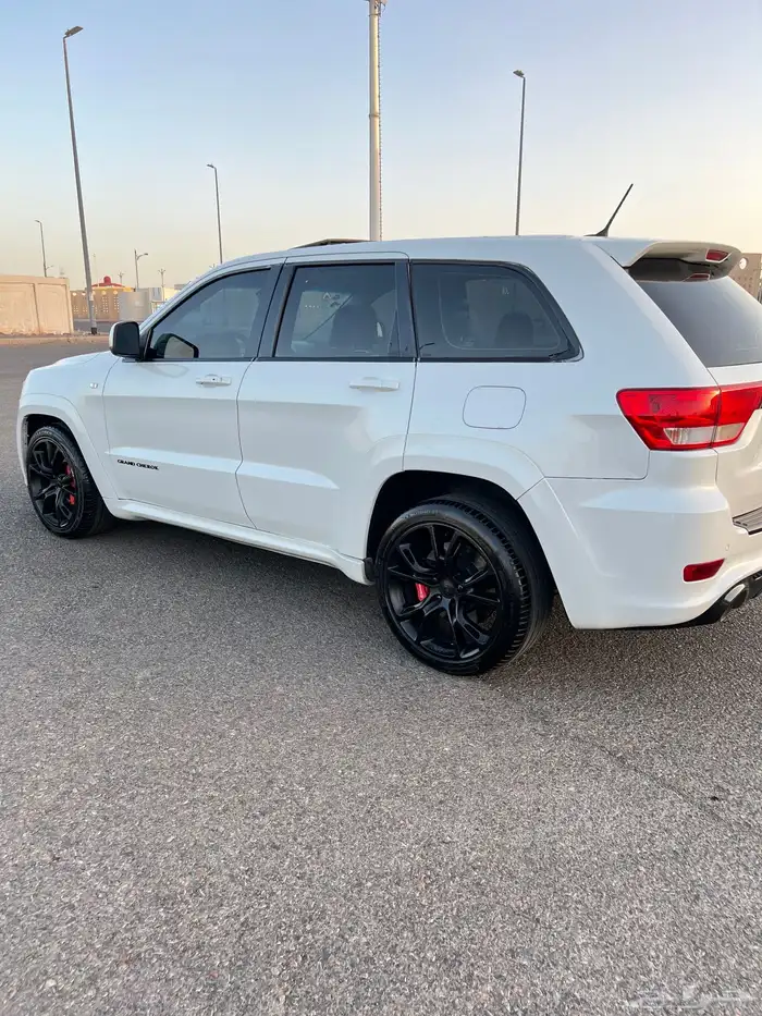 جيب شيروكي SRT 2013 23