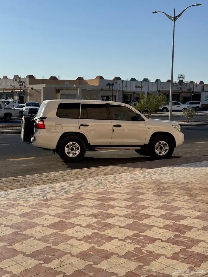 جيب لاندكروزر جي 2014 نظيف قير عادي 1