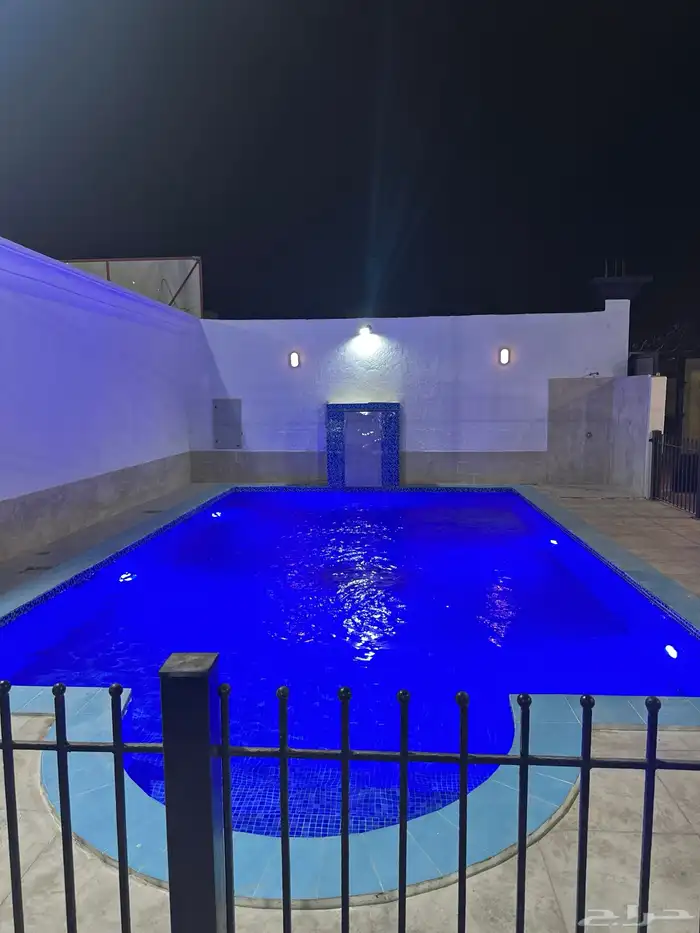 ملعب ومجالس ومزرعه ومسبح للاجار اليومي الدمام 4