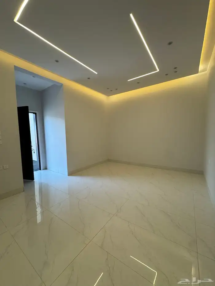 للبيع دور ارضي ب 850 الف مع مدخل سيارة حى الرمال 5