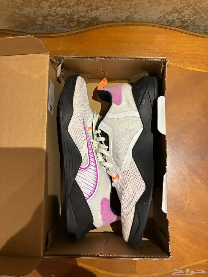 حذاء رياضي نسائي من بوما Puma 8