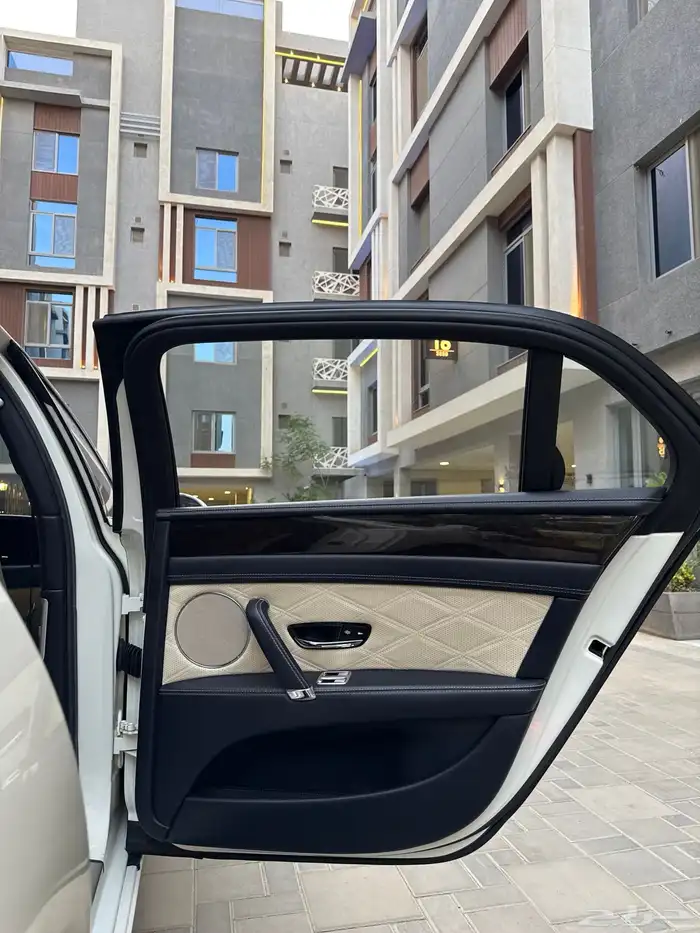 Bentley فلاينج سبير 2015 23