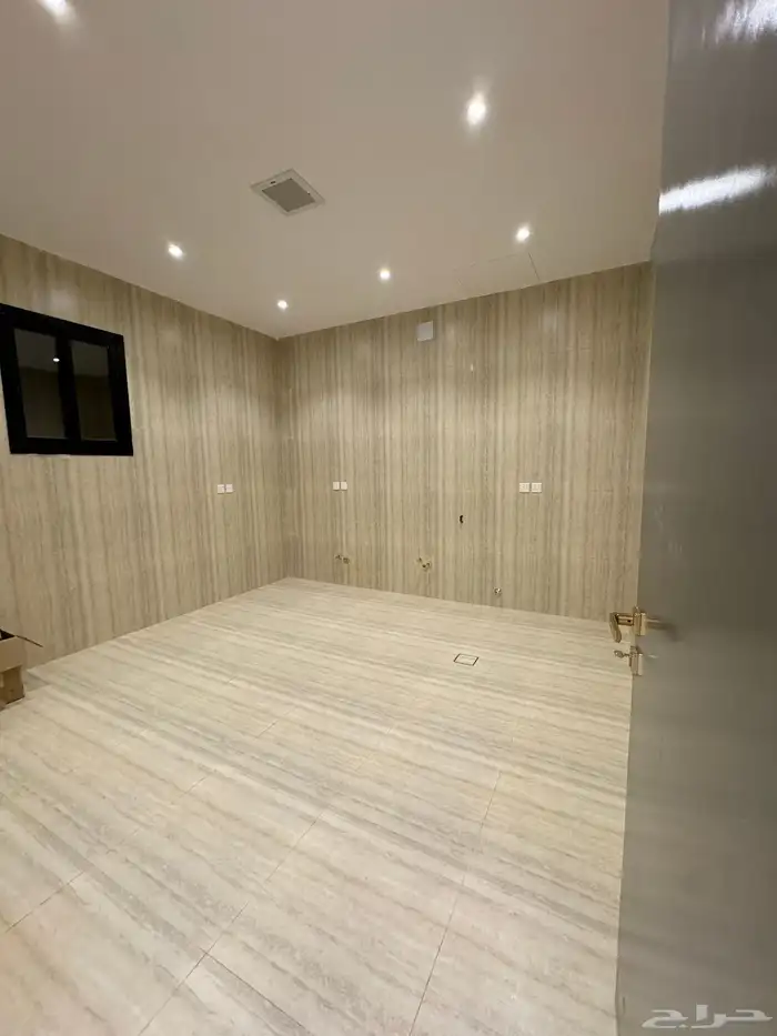 للبيع دور ارضي ب 850 الف مع مدخل سيارة حى الرمال 8