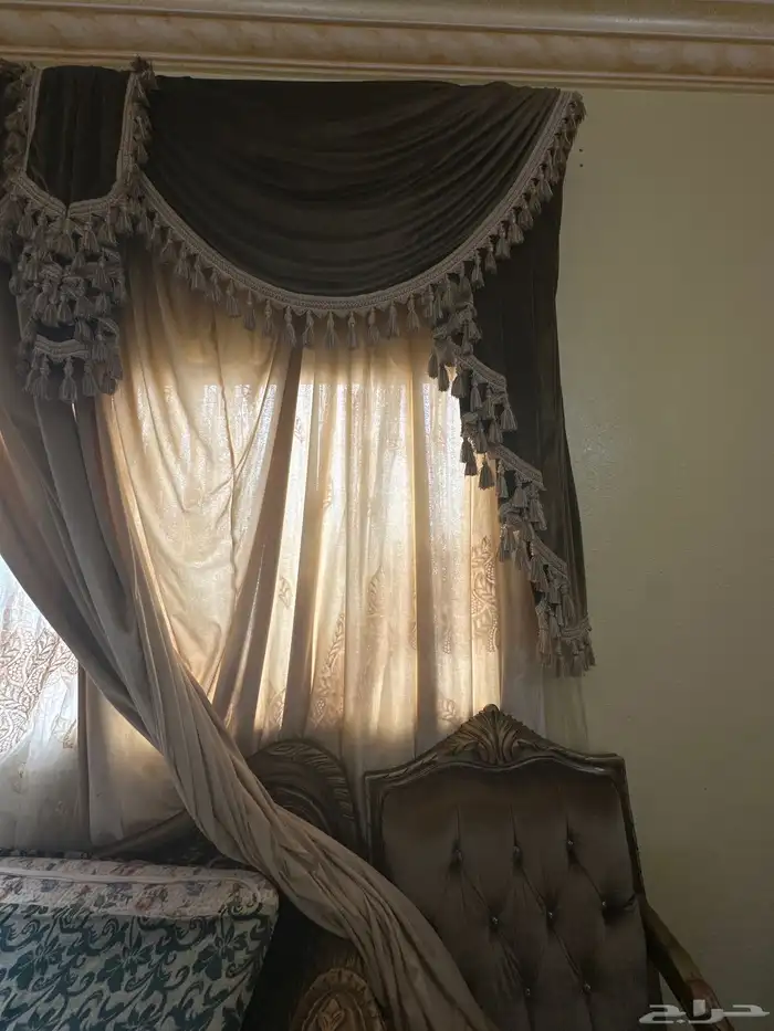 كنب للبيع المستجل شبه جديد مافيه كسور معاه طولات قزاز وستار 3