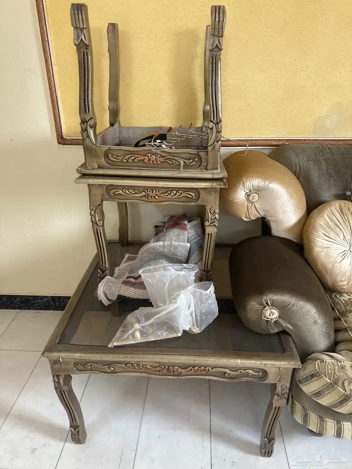 كنب للبيع المستجل شبه جديد مافيه كسور معاه طولات قزاز وستار 5