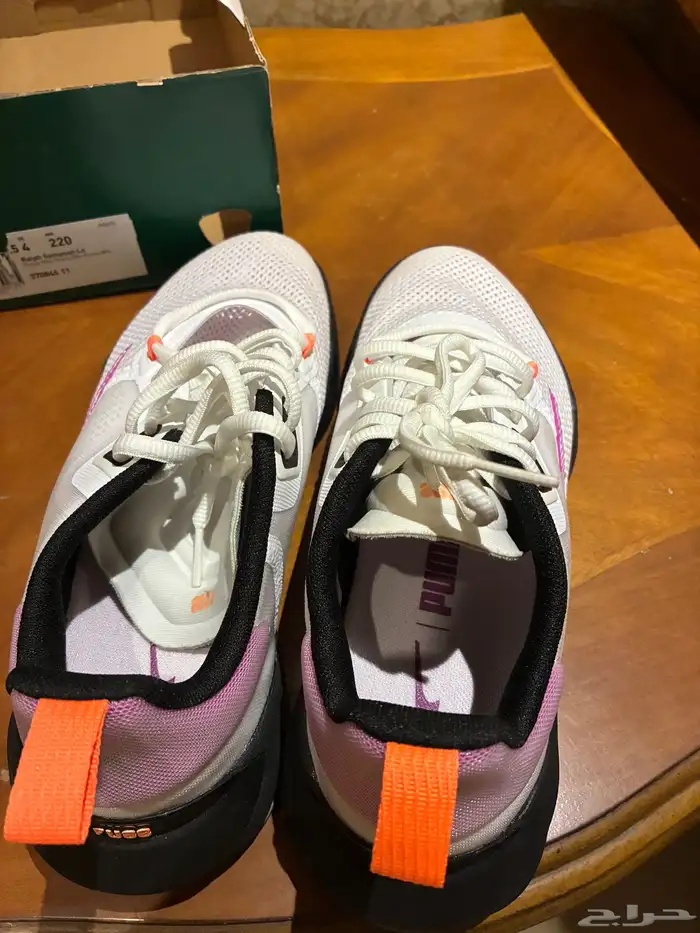 حذاء رياضي نسائي من بوما Puma 3
