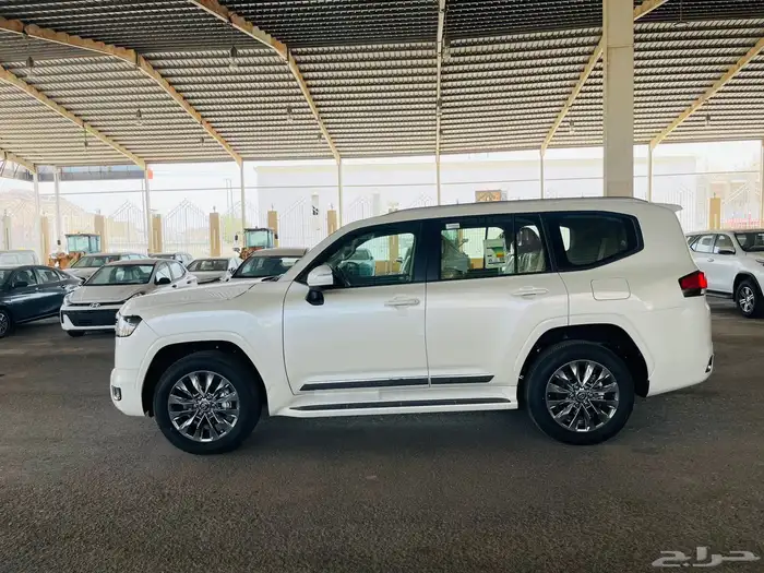 لاندكروزر L4 2025 اصفار سعودي 4