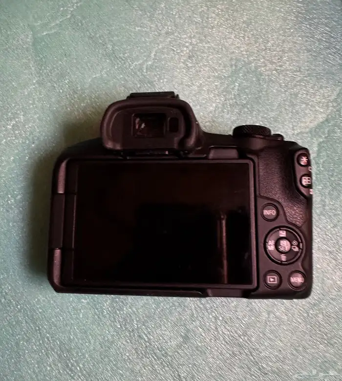 canon r50 بكامل ملحقاتها 3