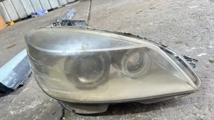 مرسيدس c200 صدام امامي وخلفي واسطبات خلفيه 6