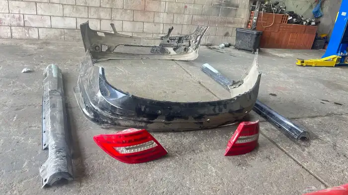 مرسيدس c200 صدام امامي وخلفي واسطبات خلفيه 0