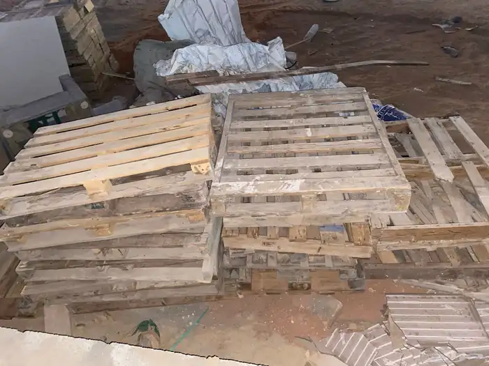 السلام عليكم عندي طبلية للبيع على السوم الموقع في الجنادرية 0