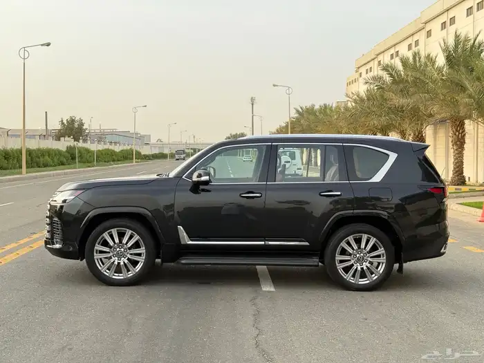 جيب لكزس LX600 2022 VIP - سعودي ضمان وصيانه مجانيه 6