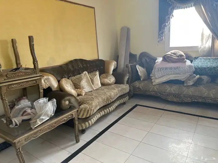 كنب للبيع المستجل شبه جديد مافيه كسور معاه طولات قزاز وستار 1