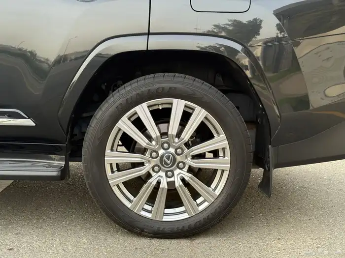 جيب لكزس LX600 2022 VIP - سعودي ضمان وصيانه مجانيه 9