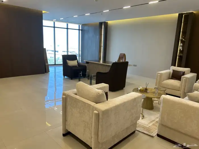 مكاتب للايجار في برج فاخر 7
